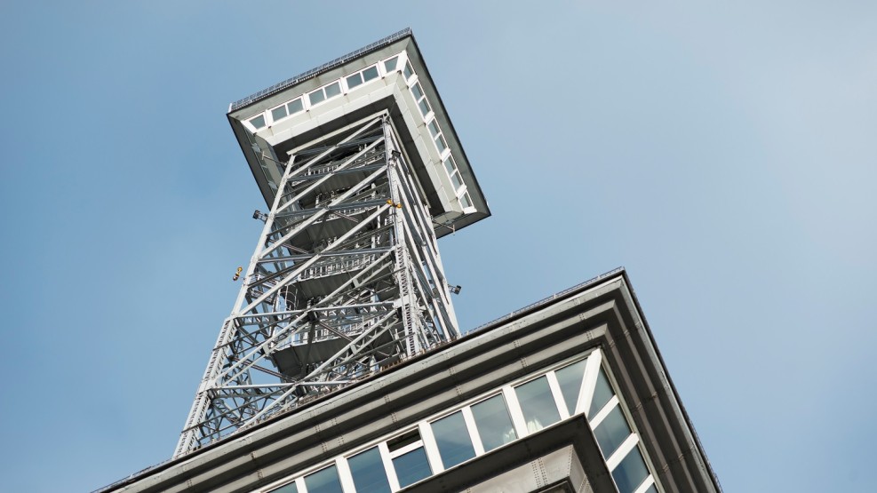 Funkturm-Plattform